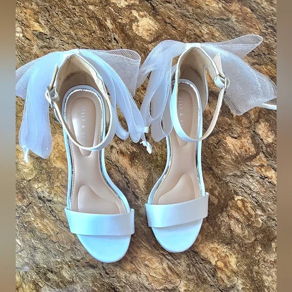 Kelly & Katie White Satin Bow Heels Size 7.5M Elegant Bridal Ankle Strap Sandals - Picture 5 of 7